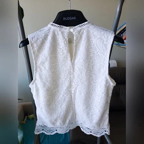 ♻ 2/$10 CLEARANCE: Ardene Sleeveless Lace Blouse - Picture 3 of 5